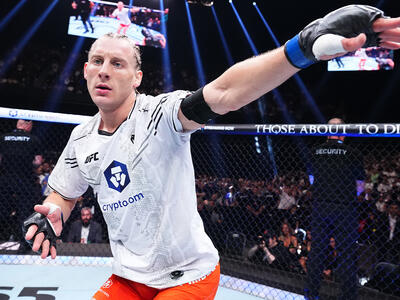 Paddy Pimblett comemora no Octógono após a vitória sobre King Green no UFC 304, em Manchester, em julho de 2024. (Chris Unger/Zuffa LLC)