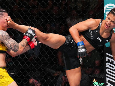 Natália Silva golpeia Jéssica Andrade no UFC Vegas 97. (Foto por Chris Unger/Zuffa LLC)