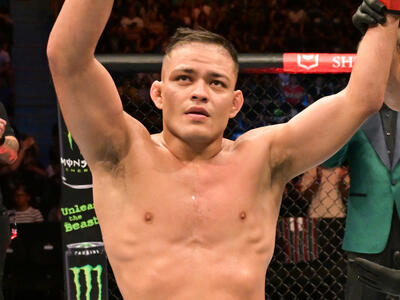 Elves Brener comemora a vitória sobre Kaynan Kruschewski no UFC São Paulo. (Foto por Pedro Vilela/Getty Images)