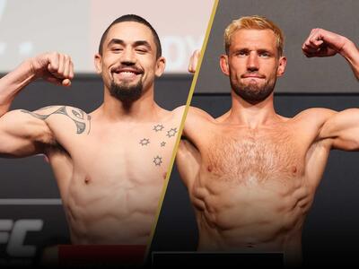 Robert Whittaker and Reinier de Ridder step on the scale