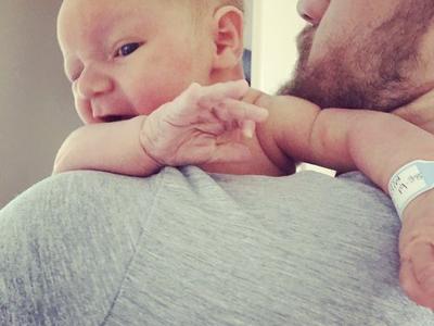 Conor McGregor posa com o filho Conor Jack McGregor