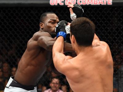 SAO PAULO, BRAZIL - OCTOBER 28:  (L-R) Derek Brunson punches Lyoto Machida of Brazil in their middleweight bout during the UFC Fight Night event inside the Ibirapuera Gymnasium on October 28, 2017 in Sao Paulo, Brazil. (Photo by Josh Hedges/Zuffa LLC/Zuff